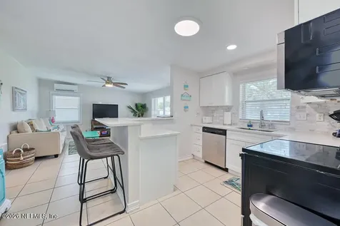 827 4th Avenue N Jacksonville Beach FL 32250