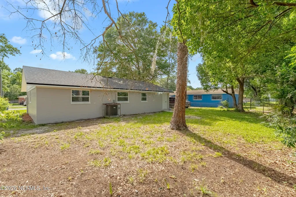 7589 John F Kennedy Drive W Jacksonville FL 32219