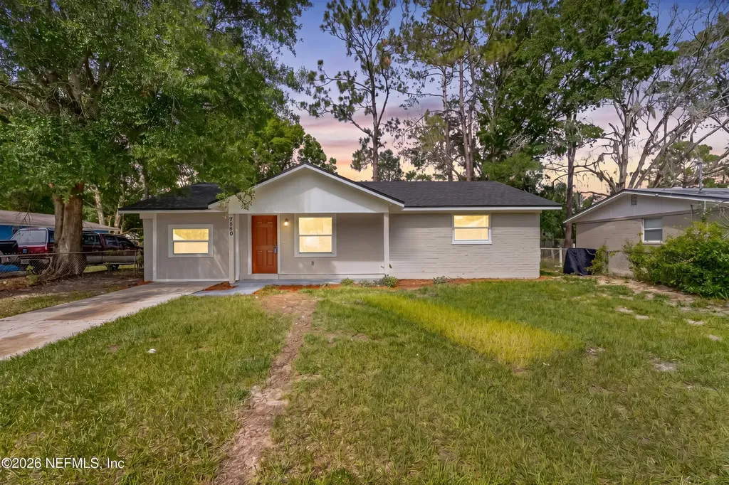 7589 John F Kennedy Drive W Jacksonville FL 32219