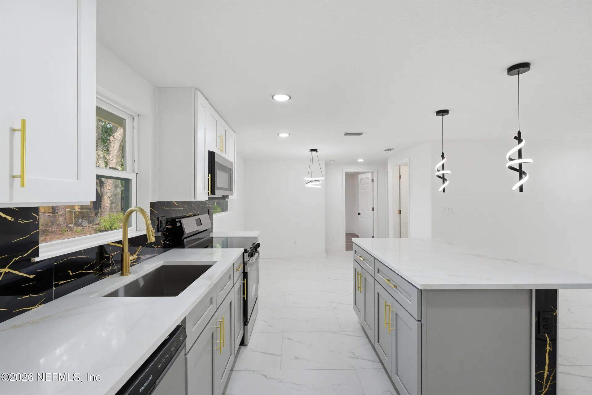 7589 John F Kennedy Drive W Jacksonville FL 32219