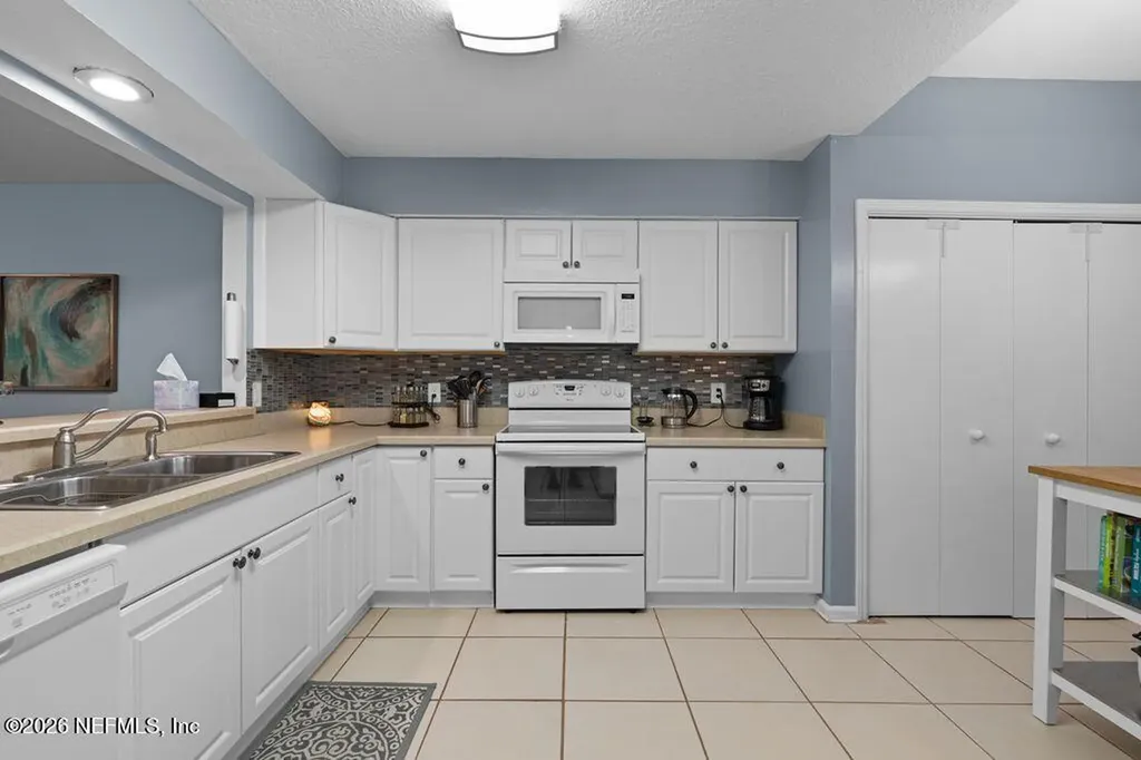3915 Meadowview Drive N Jacksonville FL 32225