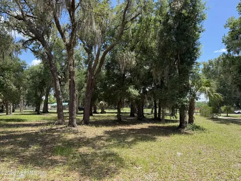 1886 County Road 308 Crescent City FL 32112