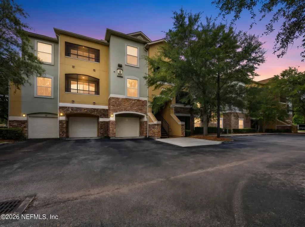 8539 Gate Parkway W Jacksonville FL 32216