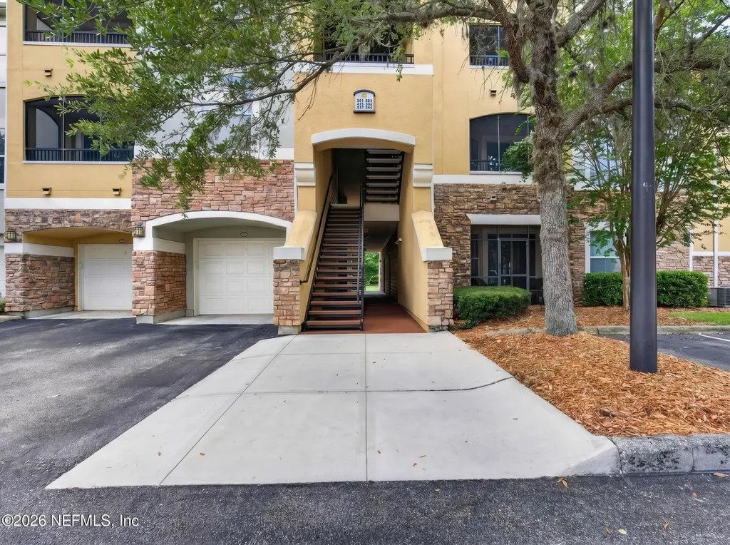 8539 Gate Parkway W Jacksonville FL 32216