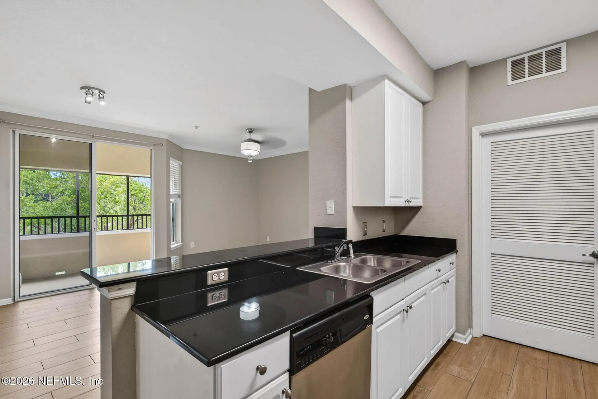 8539 Gate Parkway W Jacksonville FL 32216