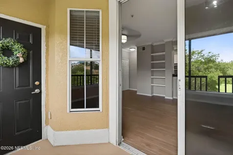 8539 Gate Parkway W Jacksonville FL 32216