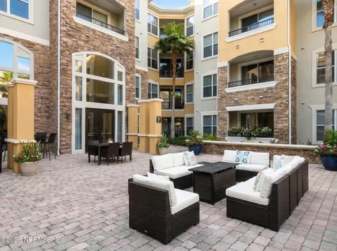 8539 Gate Parkway W Jacksonville FL 32216