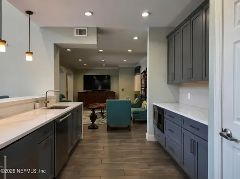 8539 Gate Parkway W Jacksonville FL 32216