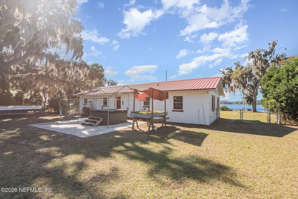 404 Grand Rondo E Crescent City FL 32112