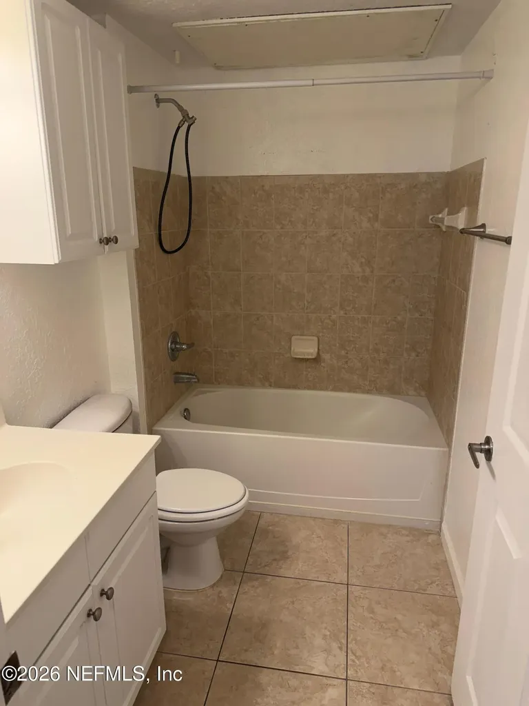 8539 Gate Parkway W Jacksonville FL 32216