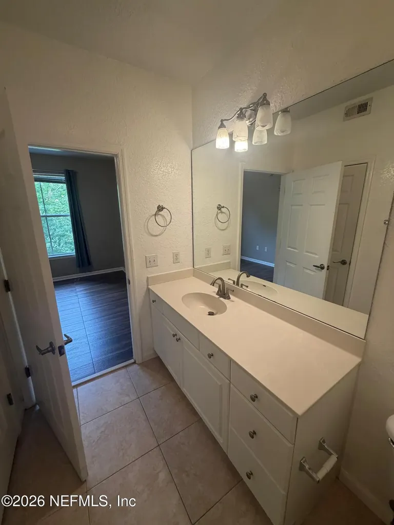 8539 Gate Parkway W Jacksonville FL 32216