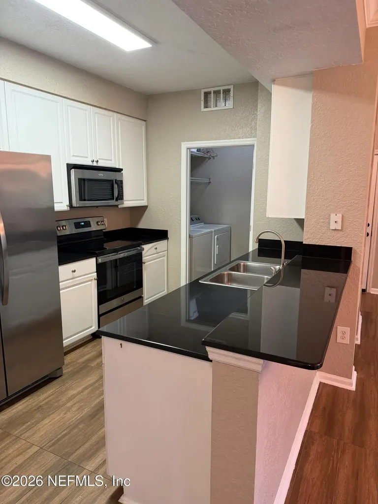 8539 Gate Parkway W Jacksonville FL 32216