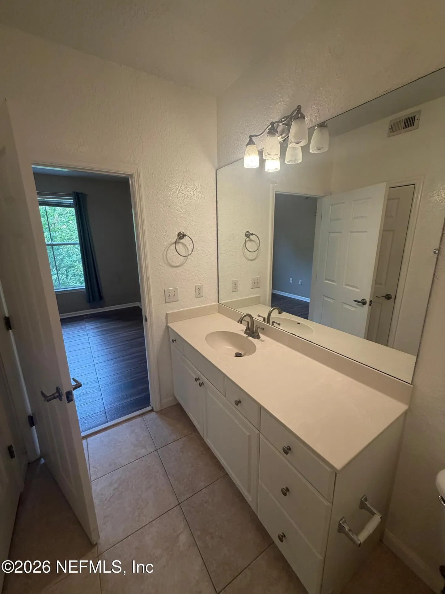 8539 Gate Parkway W Jacksonville FL 32216