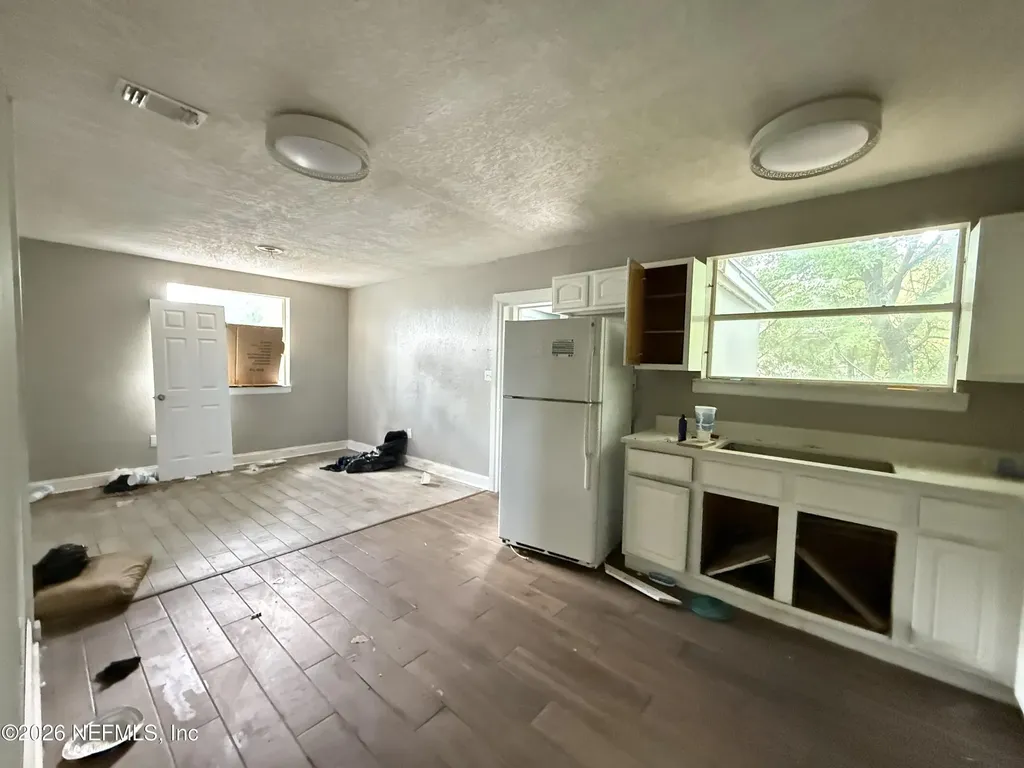 27 W 44th Street Jacksonville FL 32208