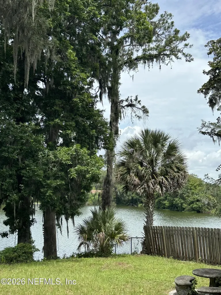 1900 E Holly Oaks Lake Road E Jacksonville FL 32225