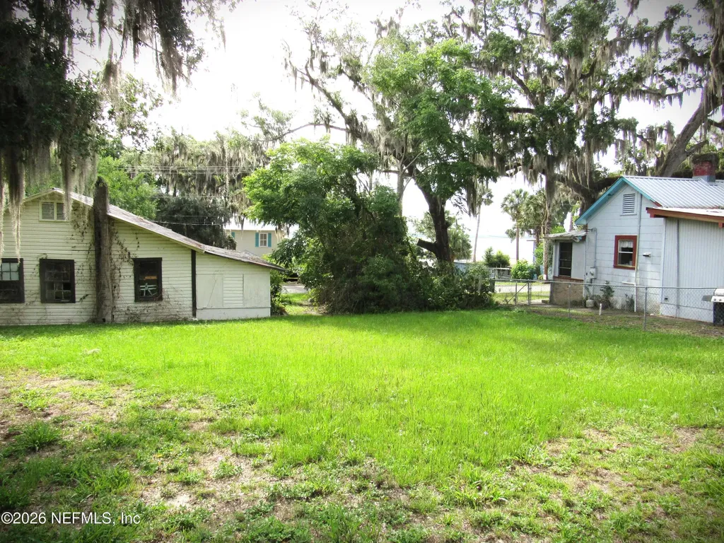 14 S Lake Street Crescent City FL 32112