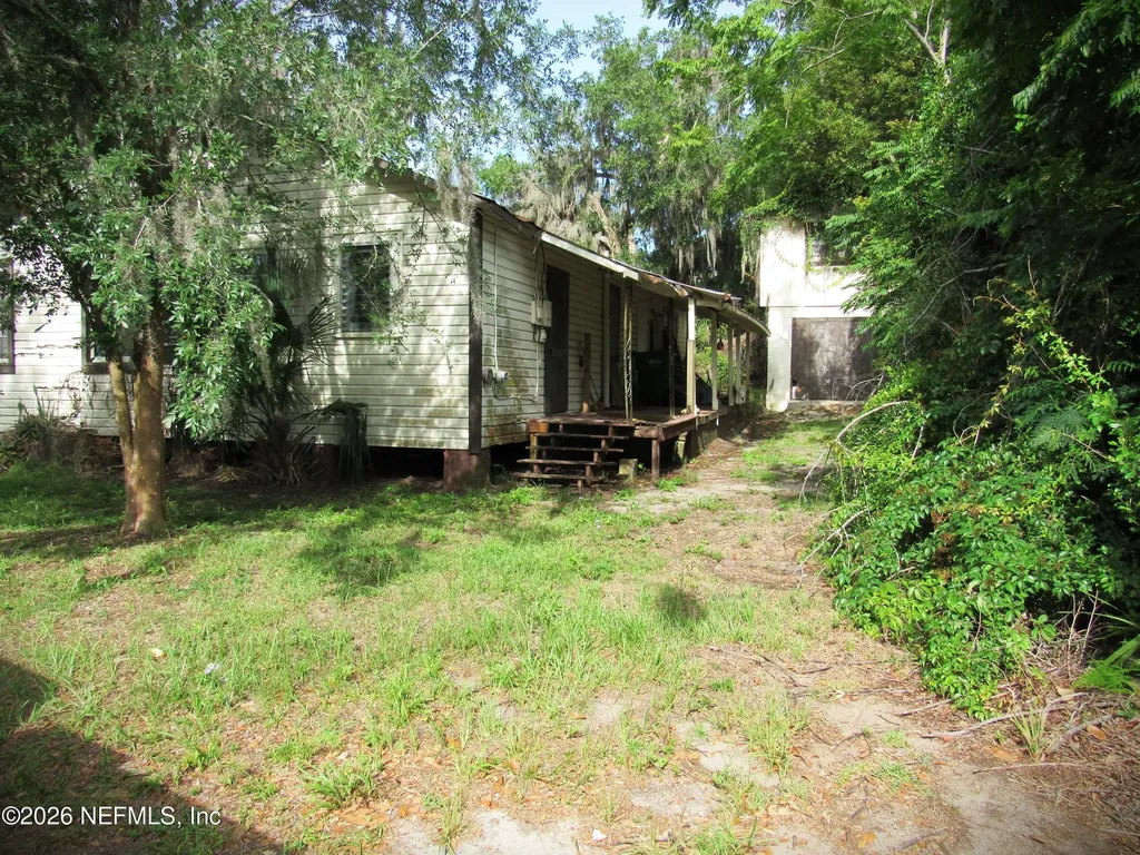 14 S Lake Street Crescent City FL 32112