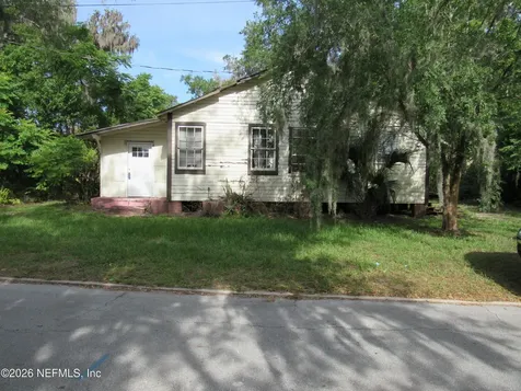14 S Lake Street Crescent City FL 32112