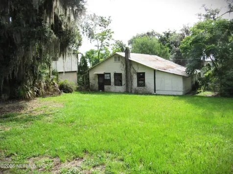 14 S Lake Street Crescent City FL 32112