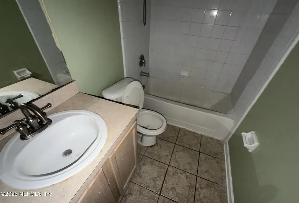 1223 Homard Boulevard E Jacksonville FL 32225