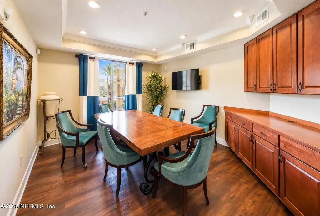 8539 Gate Parkway W Jacksonville FL 32216