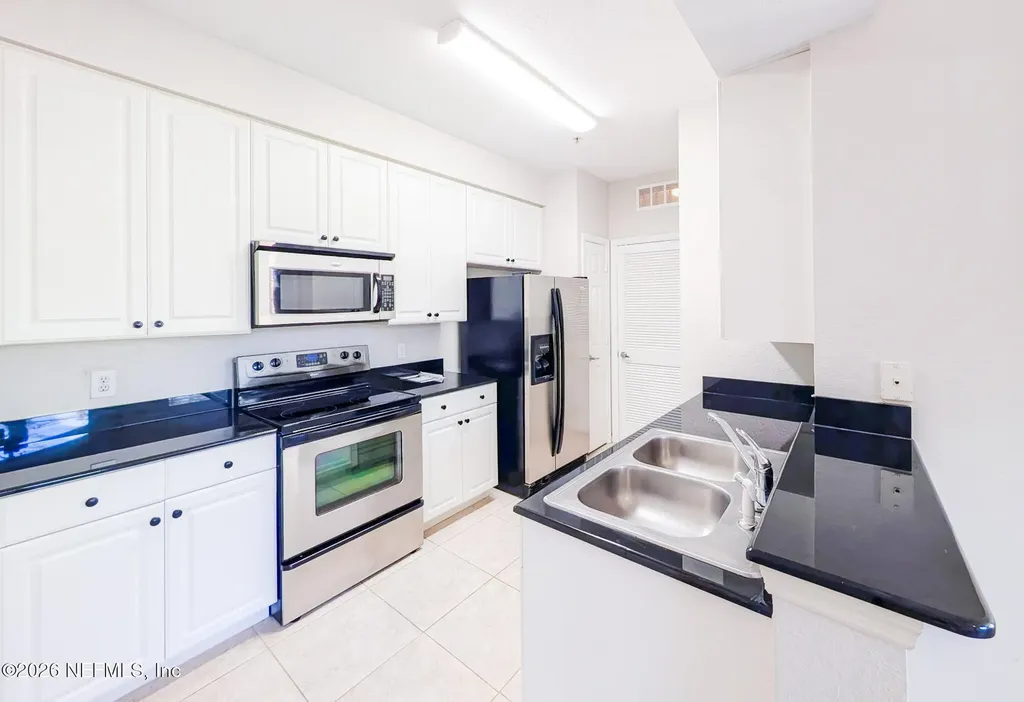 8539 Gate Parkway W Jacksonville FL 32216