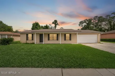 1235 Squirrel Lane N Jacksonville FL 32218
