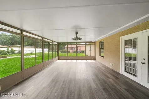 1235 Squirrel Lane N Jacksonville FL 32218