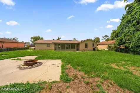 1235 Squirrel Lane N Jacksonville FL 32218