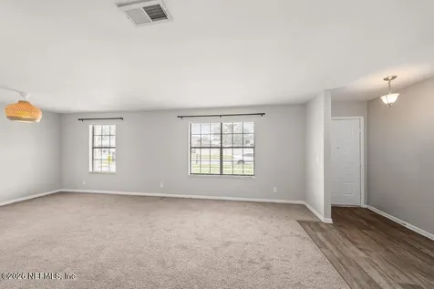 1235 Squirrel Lane N Jacksonville FL 32218