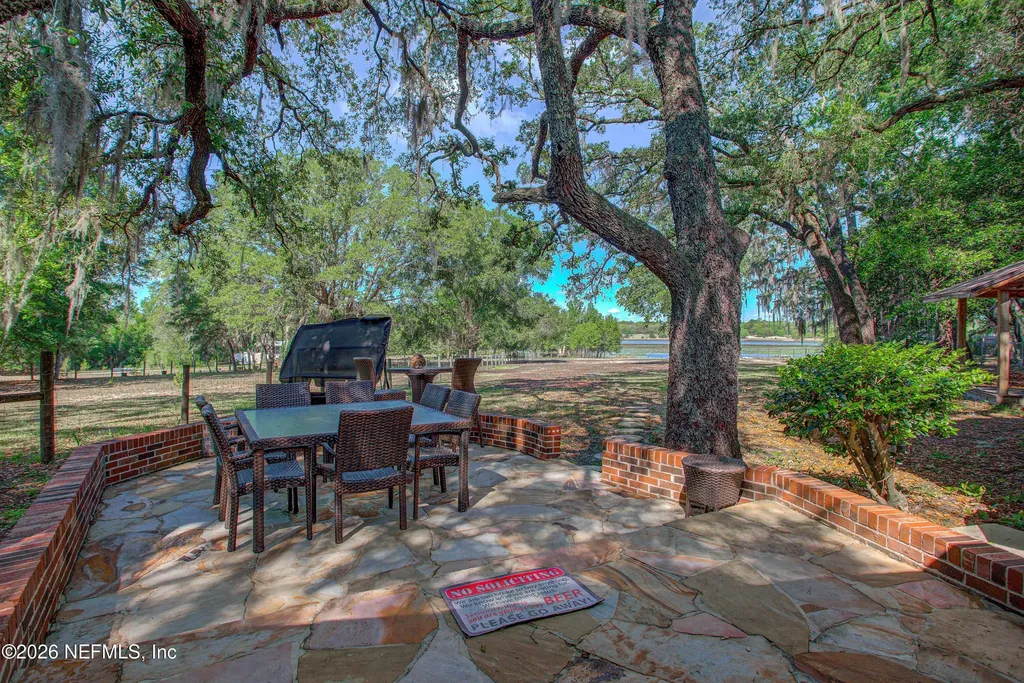 8042 County Line Road Melrose FL 32666