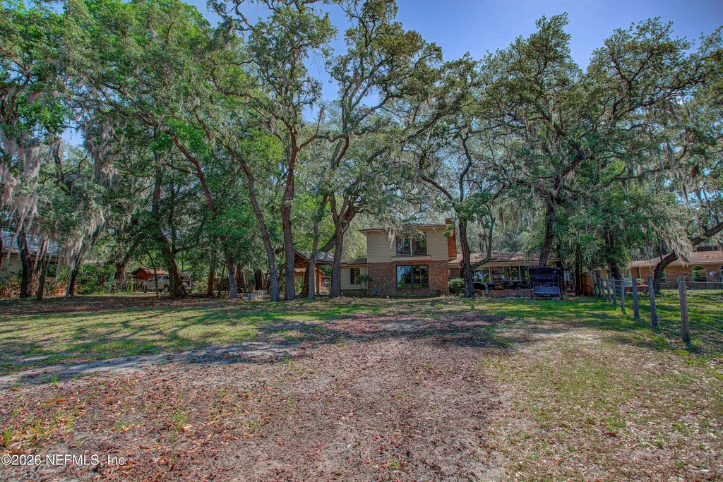 8042 County Line Road Melrose FL 32666