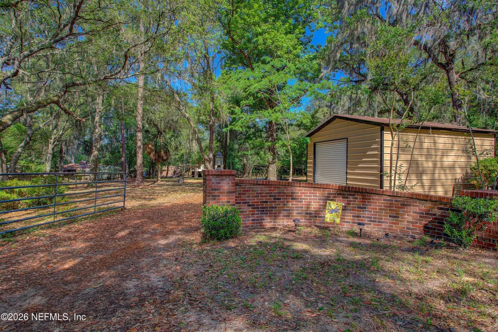 8042 County Line Road Melrose FL 32666