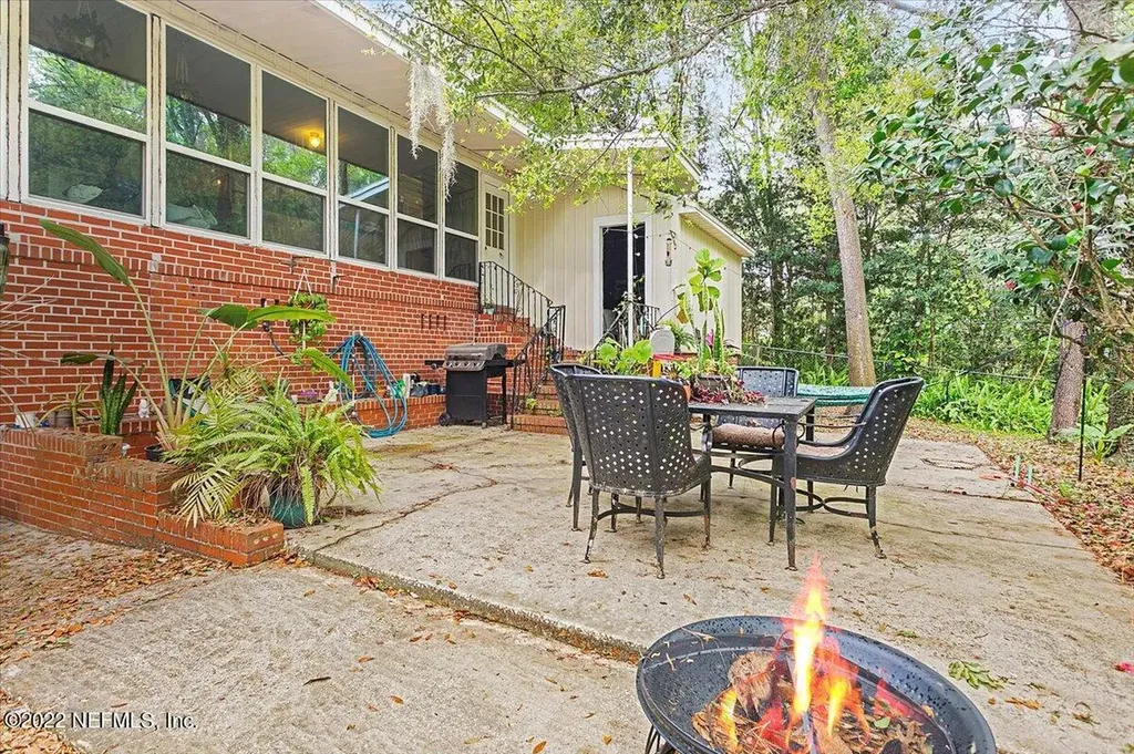 4527 Peachtree Circle E Jacksonville FL 32207