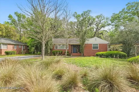 4527 Peachtree Circle E Jacksonville FL 32207