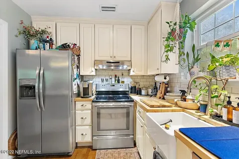 4527 Peachtree Circle E Jacksonville FL 32207