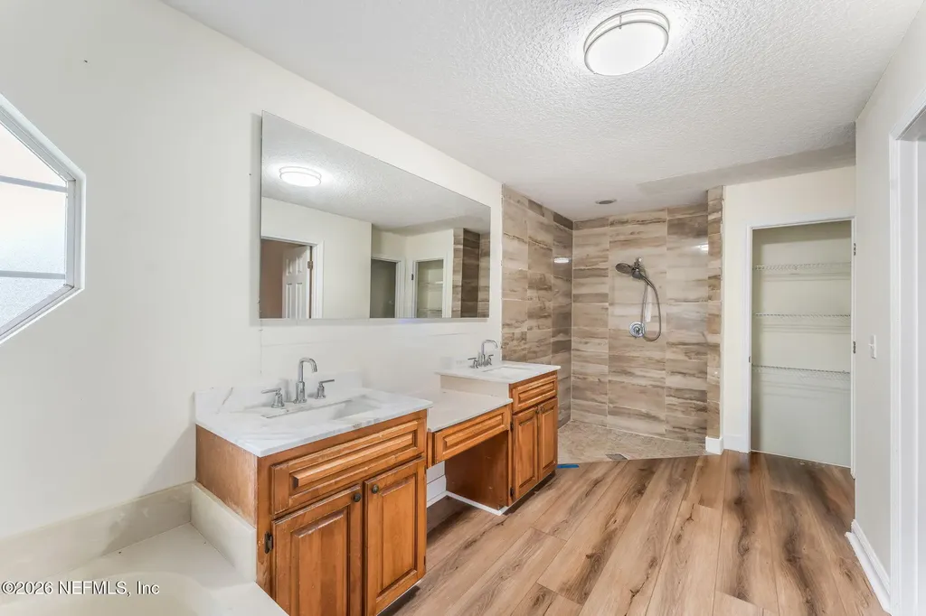 12562 Angel Lake Drive W Jacksonville FL 32218