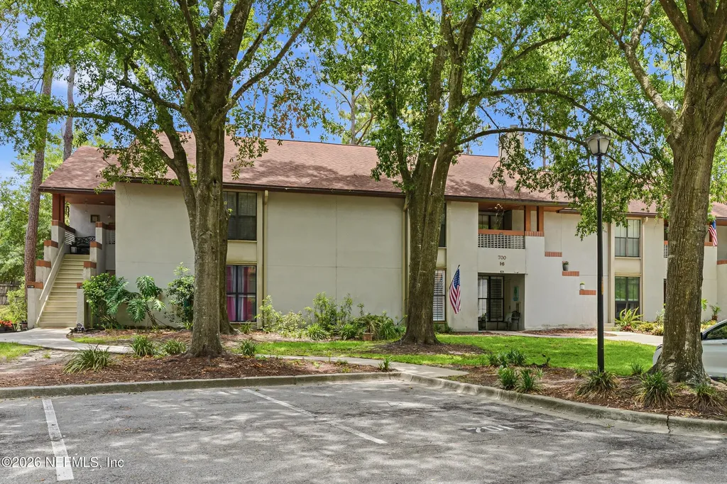 704 Wood Hill Drive Jacksonville FL 32256