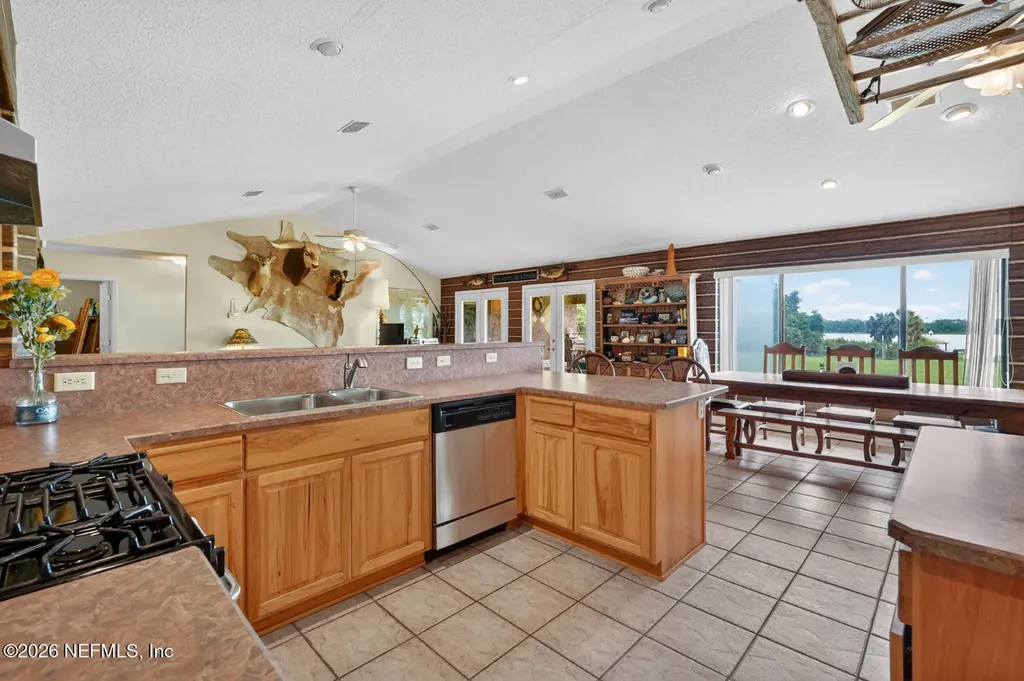 140 Lake Street Pomona Park FL 32181