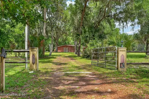 140 Lake Street Pomona Park FL 32181