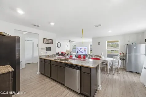 8655 Newnan Lake Drive Macclenny FL 32063