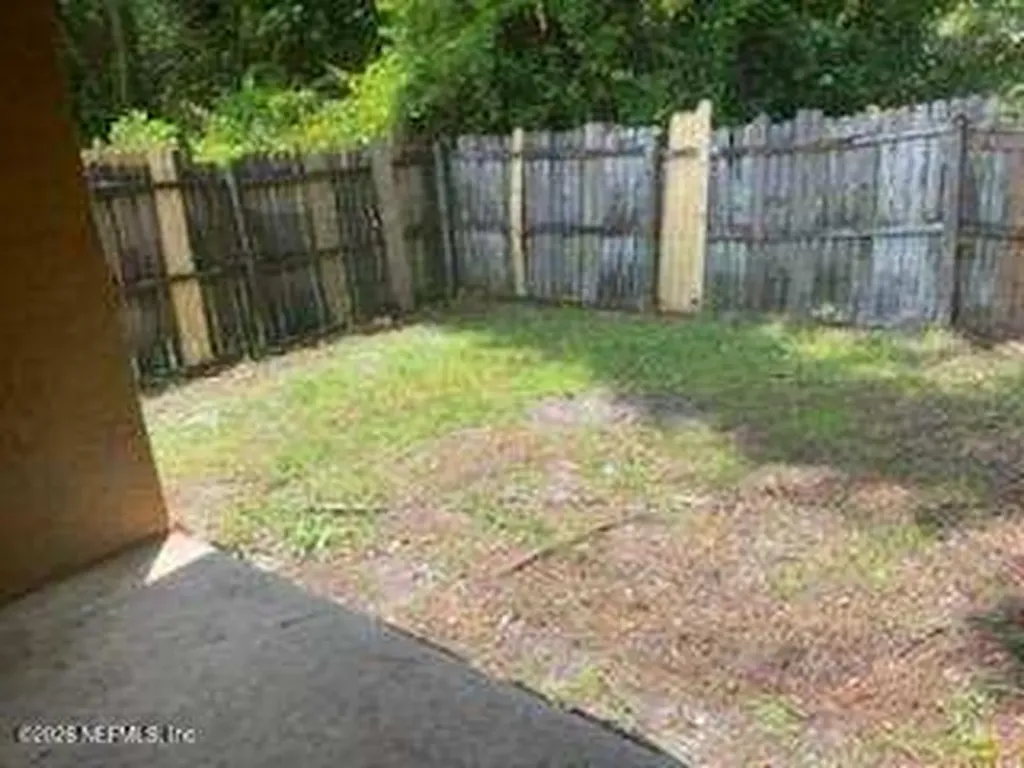 4498 Melissa Court W Jacksonville FL 32210