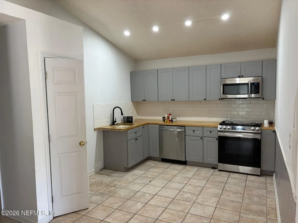 3363 Volley Drive Jacksonville FL 32277
