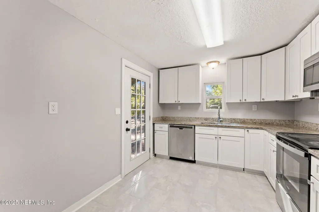 4044 Hunter Circle Jacksonville FL 32207