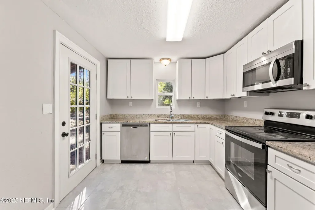 4044 Hunter Circle Jacksonville FL 32207