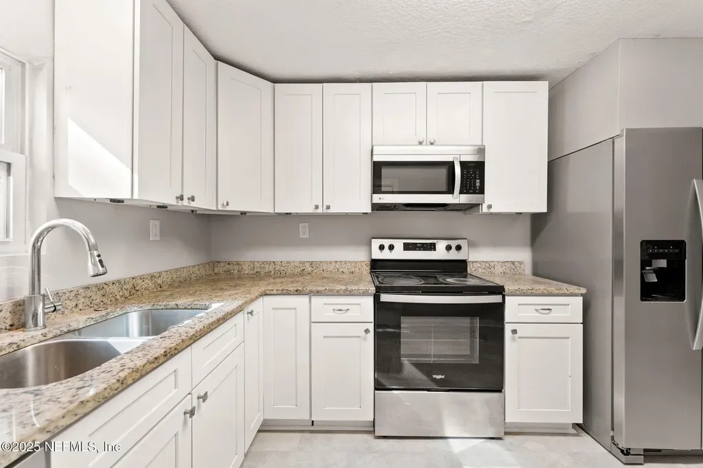 4044 Hunter Circle Jacksonville FL 32207