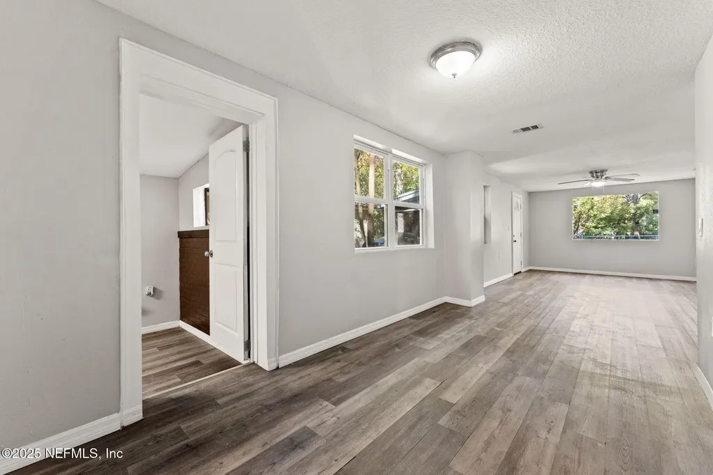 4044 Hunter Circle Jacksonville FL 32207