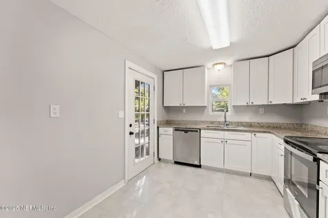 4044 Hunter Circle Jacksonville FL 32207