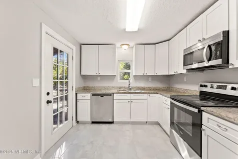 4044 Hunter Circle Jacksonville FL 32207