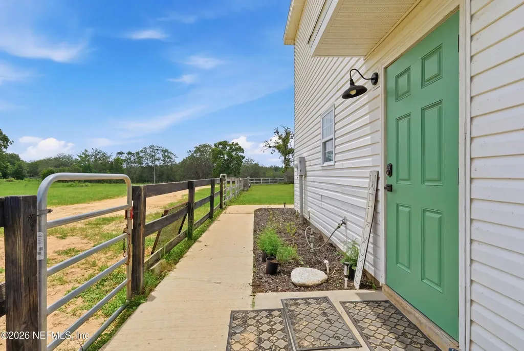 8449 State Road 100 Melrose FL 32666